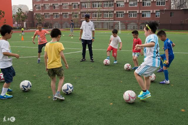 队报介绍法国对手瑞典：前场坐拥多位攻击好手，但攻守平衡欠佳